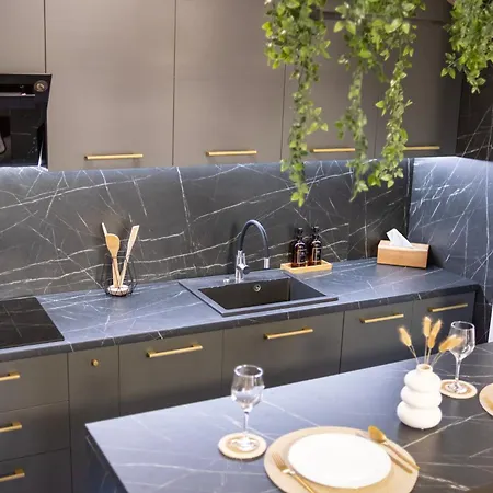 Urban Escape - Netflix & Max 클루지나포카