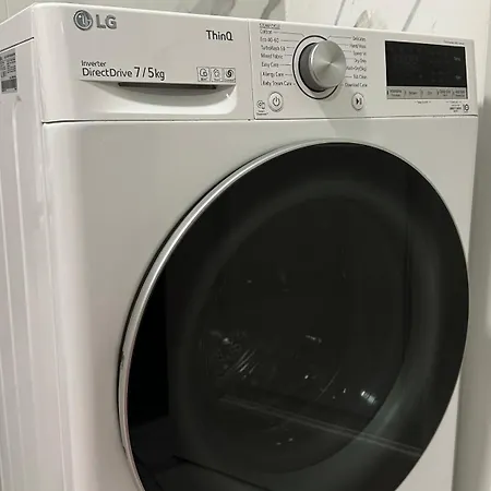 Urban Escape - Netflix & Max